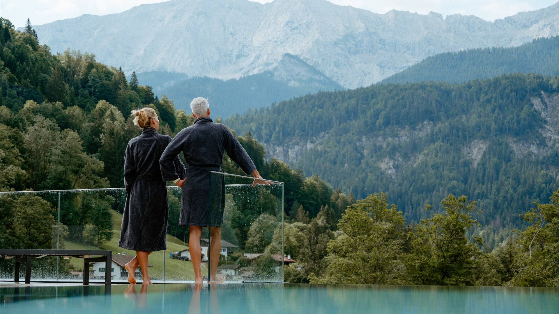 Ihr Luxushotel in Garmisch mit Poollandschaft Ihr Luxushotel in Garmisch mit Poollandschaft