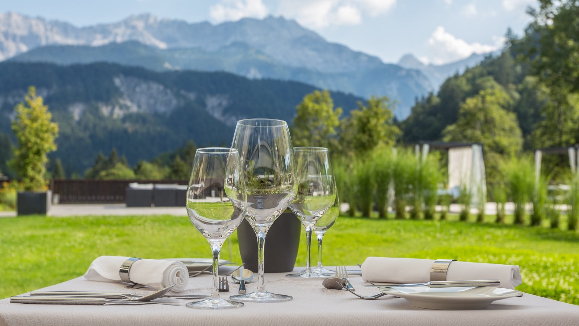 Ihr Restaurant in Garmisch mit Panoramablick Ihr Restaurant in Garmisch mit Panoramablick